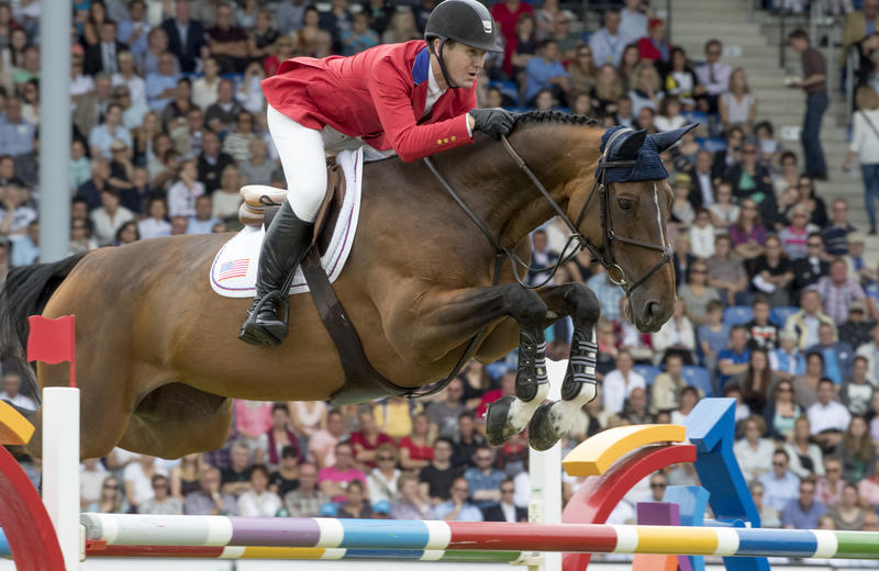 HH AZUR GARDEN’S HORSES (E.O.) (Thunder vd Zuuthoeve/Sir lui – fokker: N. Beaufort te B-8600 Pervijze), gereden door McLain Ward (USA), leader van het SBS (foto (c) Hippofoto)