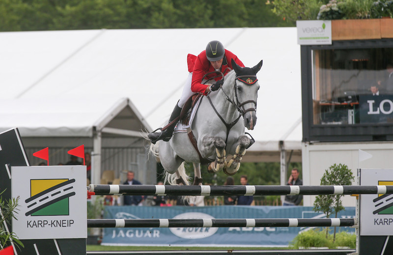 BACARDI LES HAUTS (Rexar du Houssoit/Cavalier – fokker: P. Himpe te B-9600 Ronse) en Dominique Hendrickx (foto (c) D. Roest)