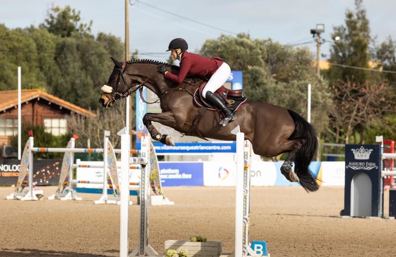 Chloé Aston en FLAVIE VAN DE HELLE E.O. (Carlow van de Helle x Carvallo BB) 7e worden in de GP 1m50, op CSI3* Vilamoura