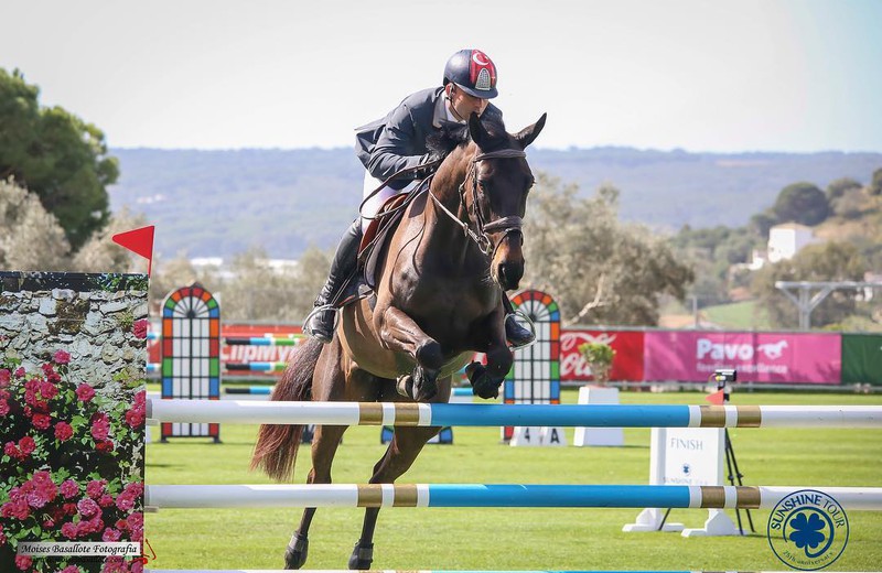 GOTHAM CITY P.L. (Filou de Muze/Final Shot – fokkers: P. & Th. Lejeune te B-8690 Alveringem) en Ömer Karaevli (TUR) (foto (c) Sunshine Tour)