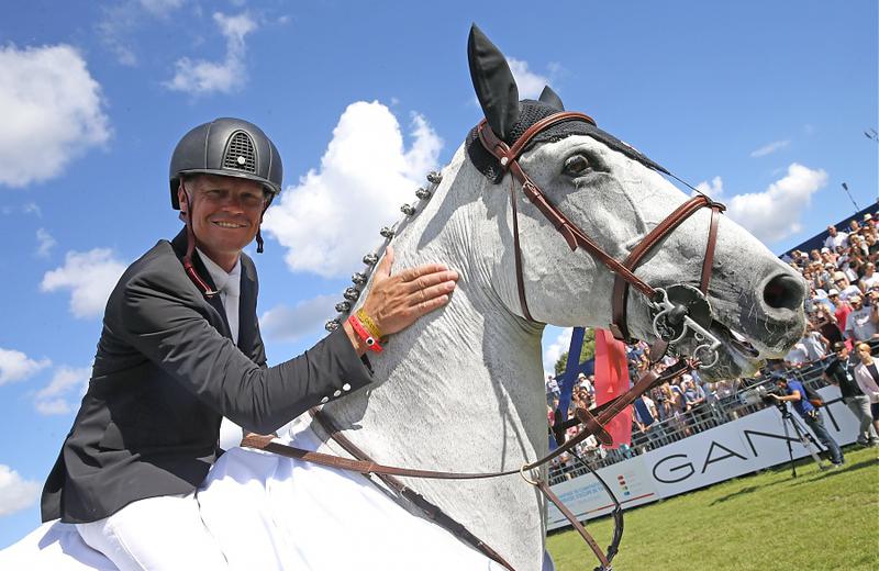 De SBS goedgekeurde dekhengst PAPILLON Z en Jérôme Guéry, winnaars te Chantilly (picture (c) S. Grasso-LGCT)