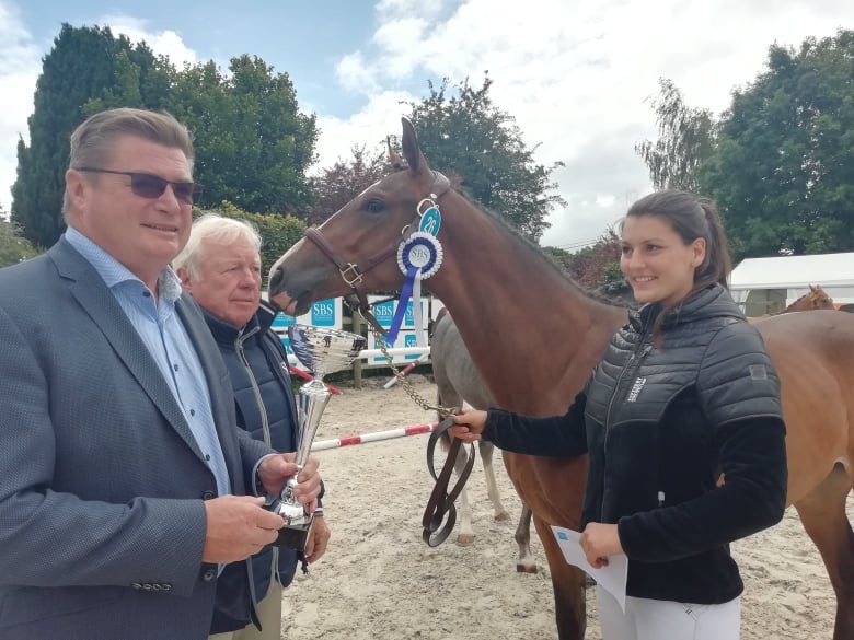 GOAPA VANTA (Go For Gold MD x Numero Uno) werd voorgesteld door Ophélie Martinez uit Durbuy (CR)