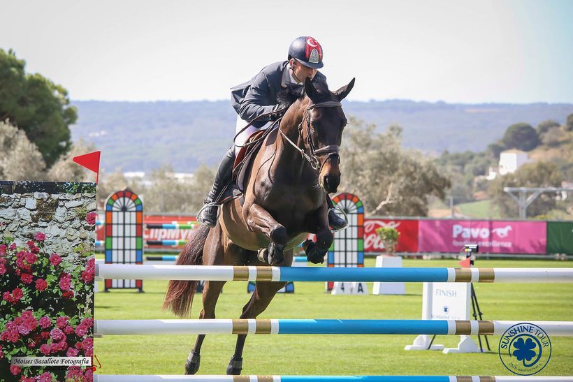 GOTHAM CITY P.L. (Filou de Muze/Final Shot – fokkers: P. & Th. Lejeune te B-8690 Alveringem) en Ömer Karaevli (TUR) (foto (c) Sunshine Tour)