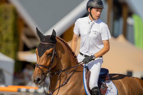 Foto: ELCO VAN HOF TER NAILLEN (Elvis ter Putte x Toulon) en zijn Franse ruiter Michel Hendrix werden 7e in de GP 1m45 op CSI2* Kronenberg (Hippofoto)