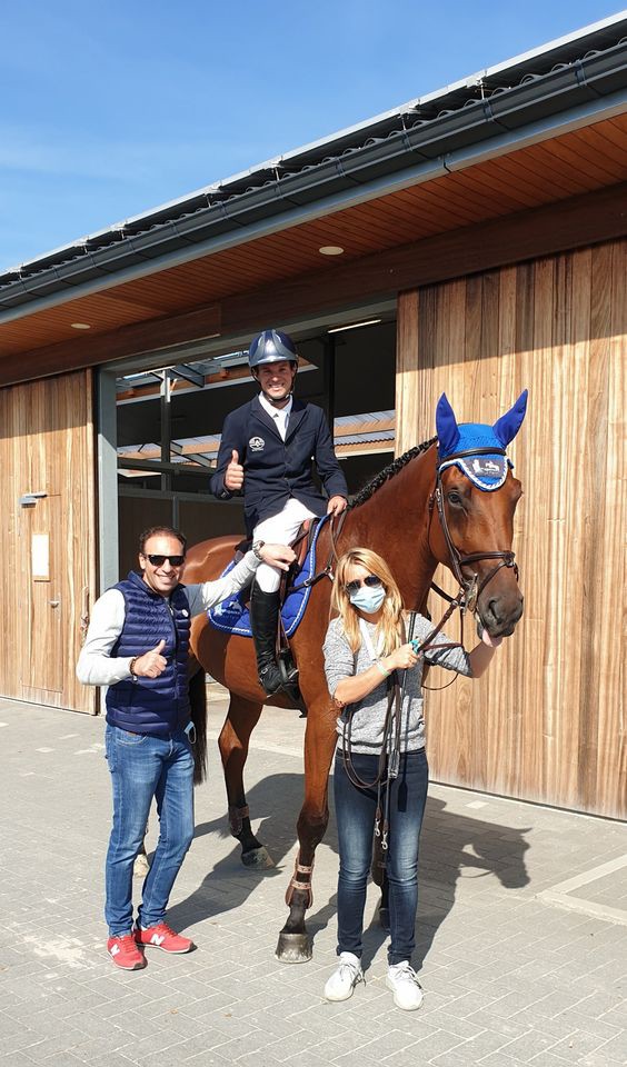 IZE-COEUR DE BELLIGNIES (Diamant de Bellignies x Ogano Sitte) en Bertrand Genin worden 5e in de finale (1m30) voor 6- jarigen op het Belgisch Kampioenschap voor Jonge Paarden (DR)