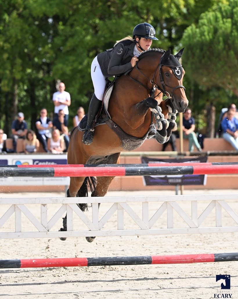 Jive Star d’Arezzo en de jonge amazone Lou Morali (foto: Agence Ecary) 