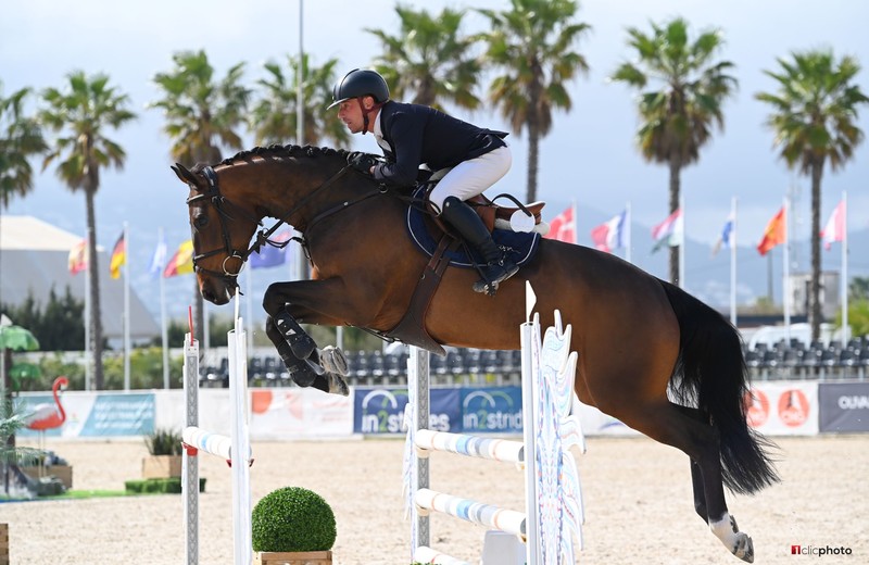 Kastafiore D.B. (Casallco x Diamant de Semilly) bevestigt bij de 6 jarigen op de MET in Oliva (ESP). Zijn fokster Nicole Bouillart vertrouwde het paard toe aan Thierry Goffinet (fofo: 1clicphoto)