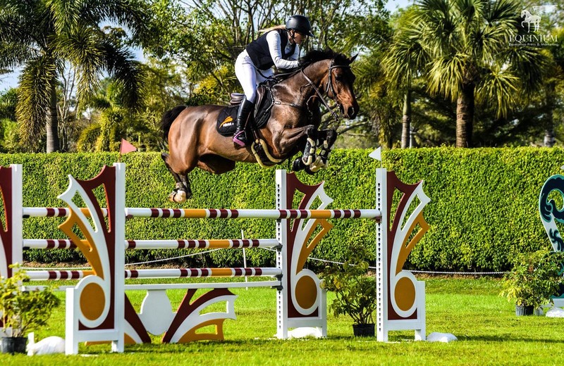 Ashlee Bond en IONESCO SITTE (Hunters Scendro x Argentinus), kampioenen van de GP 1m40 op de Turf Tour in Wellington deze 21 januari 2022 (foto: Equinium)